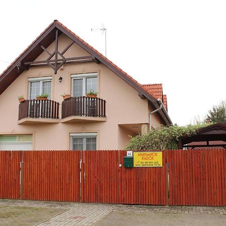 Imre Apartman Hajduszoboszlo Ngoại thất bức ảnh
