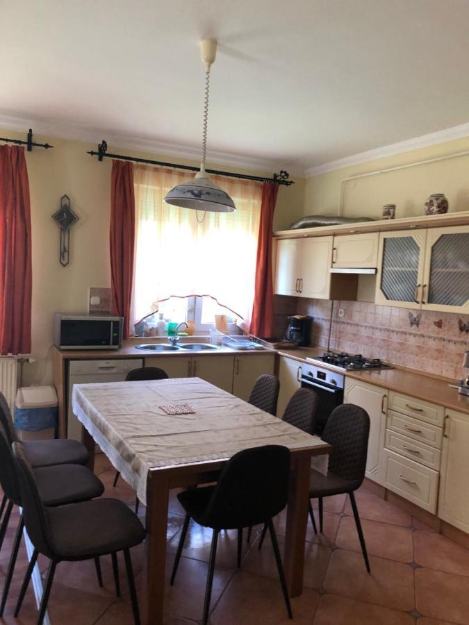 Imre Apartman Hajduszoboszlo Ngoại thất bức ảnh