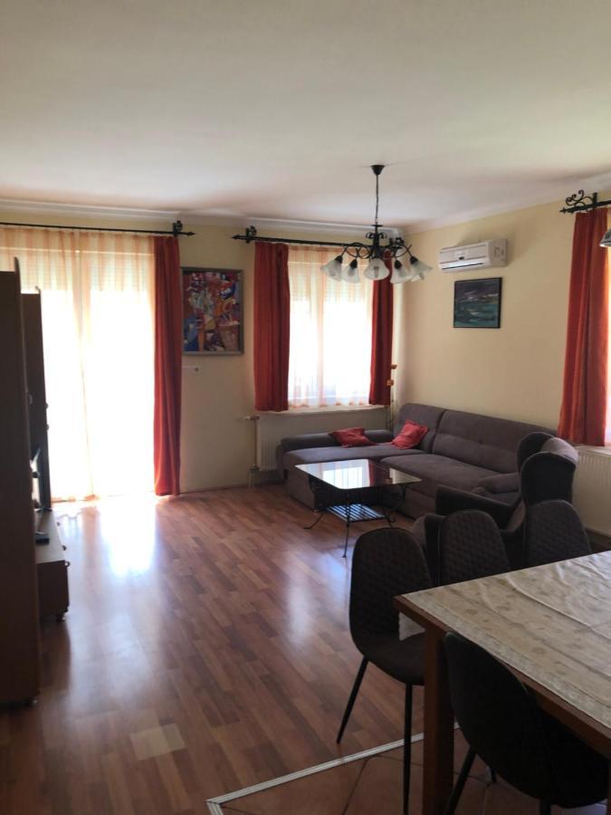 Imre Apartman Hajduszoboszlo Ngoại thất bức ảnh