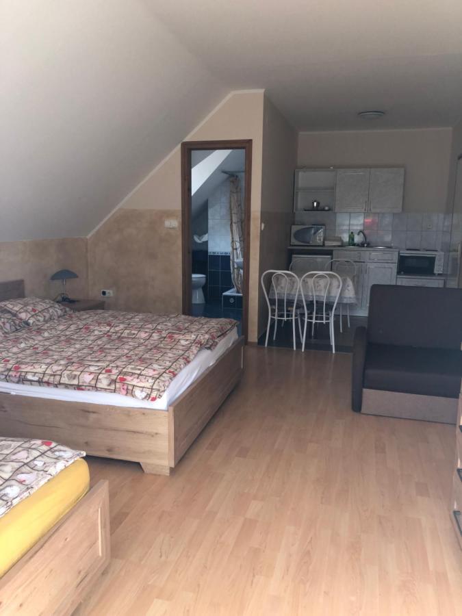 Imre Apartman Hajduszoboszlo Ngoại thất bức ảnh